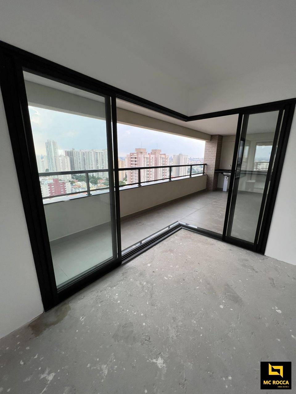 Apartamento à venda com 3 quartos, 161m² - Foto 2